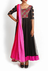 Geethika Kanumilli Black And Pink Cut-Out Anarkali