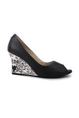 Wearmates Kolkatta Doodle Designer Wedges Shoes
